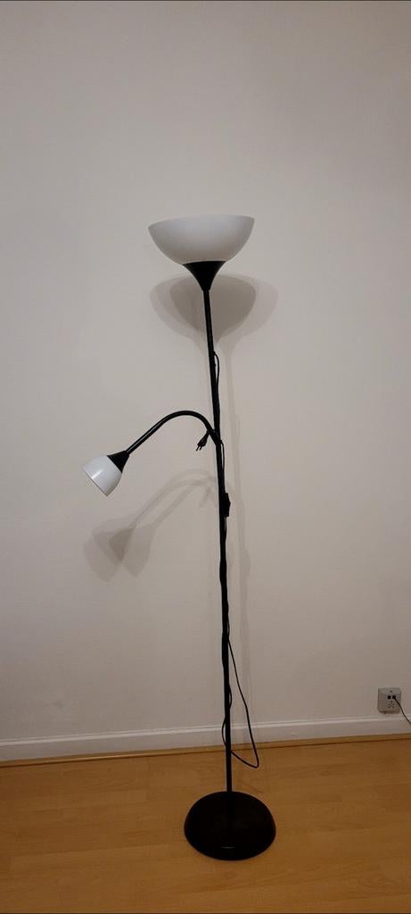 Staande lamp met leeslamp – zwart/wit –, Maison & Meubles, Lampes | Lampadaires, Utilisé, Enlèvement