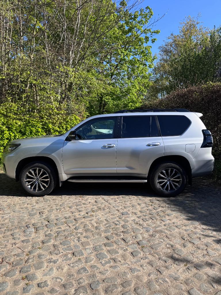 Toyota Landcruiser 10/2022 5d 2,8 l diesel AT Black Premium, Autos, Toyota, Particulier, Landcruiser, Caméra 360°, 4x4, ABS, Caméra de recul