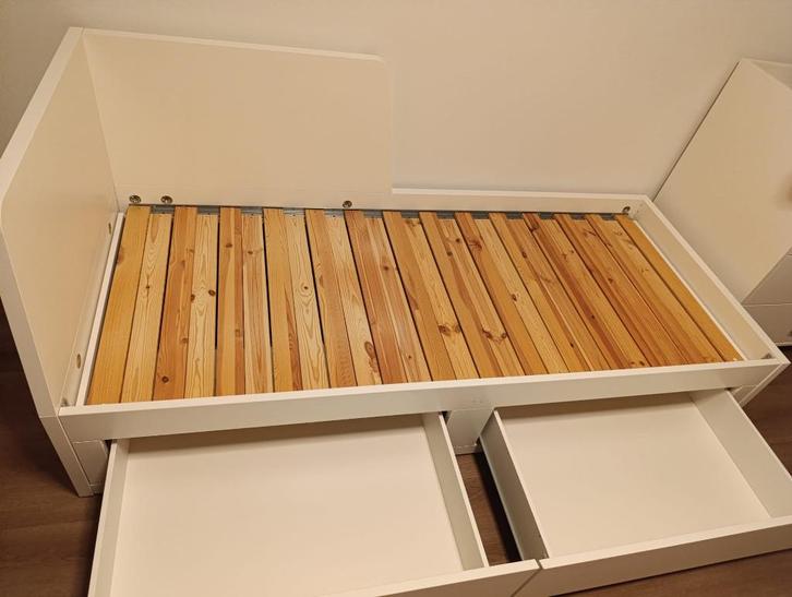 Brand new double IKEA bed, Maison & Meubles, Chambre à coucher | Lits, Comme neuf, Deux personnes, 180 cm, 200 cm, Bois, Blanc
