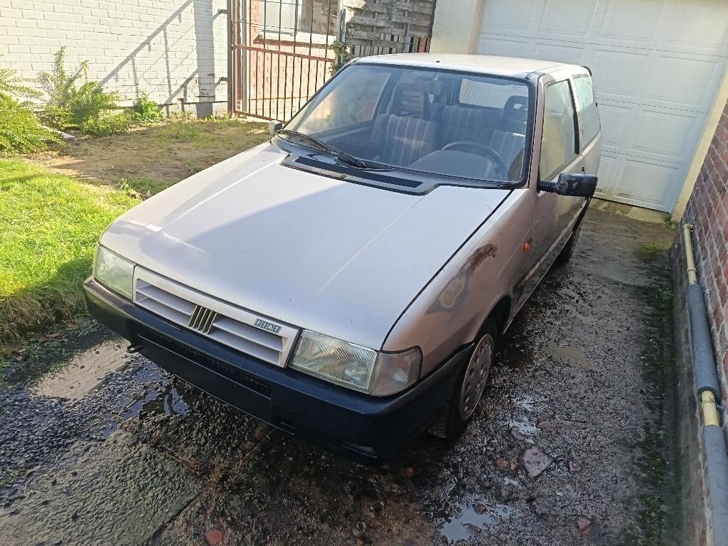 À vendre fiat uno pour pieces où a réparer, Auto's, Fiat, Voorwielaandrijving, Uno, 4 cilinders, Bedrijf