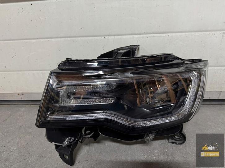 JEEP GRAND CHEROKEE WK2 LIFT VOORLAMP BI XENON LINKS 6826665, Auto-onderdelen, Verlichting, Jeep, Gebruikt