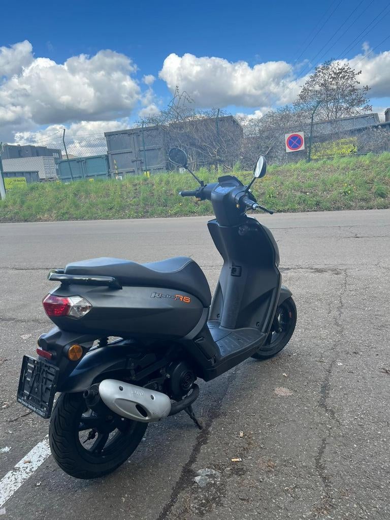 BROMFIETS KLASSE B PEUGEOT KISBEE BOUWJAAR 2016 RIJDT NIKKEL