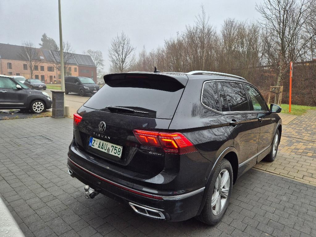 VW Tiguan R-Line 2024 2.0TSI *1.800*kms FULL OPTION GARANTIE, Auto's, Automaat, 1998 cc, 4 cilinders, Lichtsensor