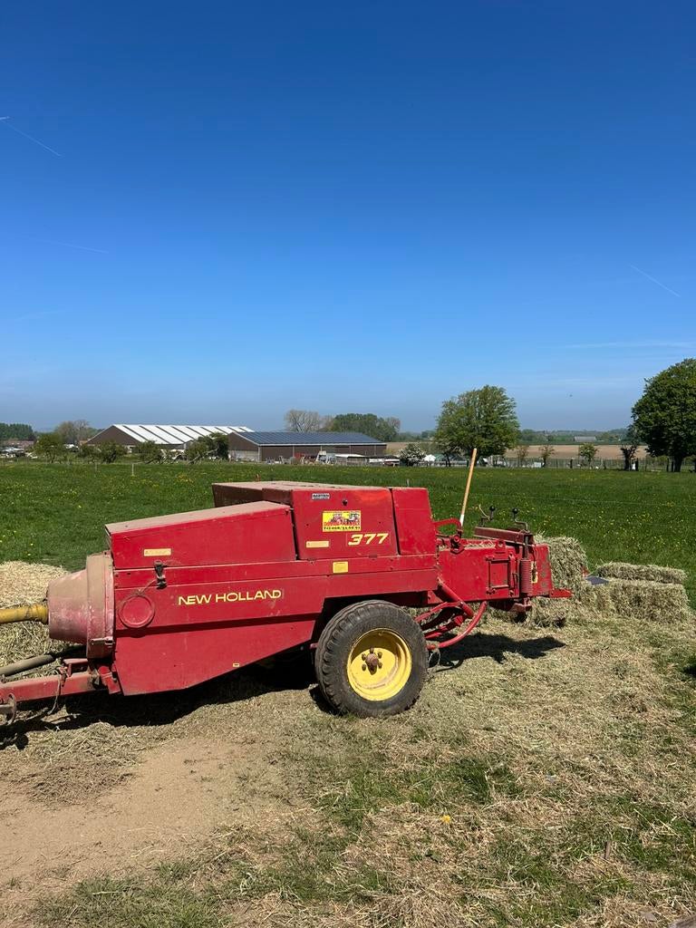 Kleine balenpers New Holland 377, Zakelijke goederen, Ophalen of Verzenden, Akkerbouw, Weidebouw
