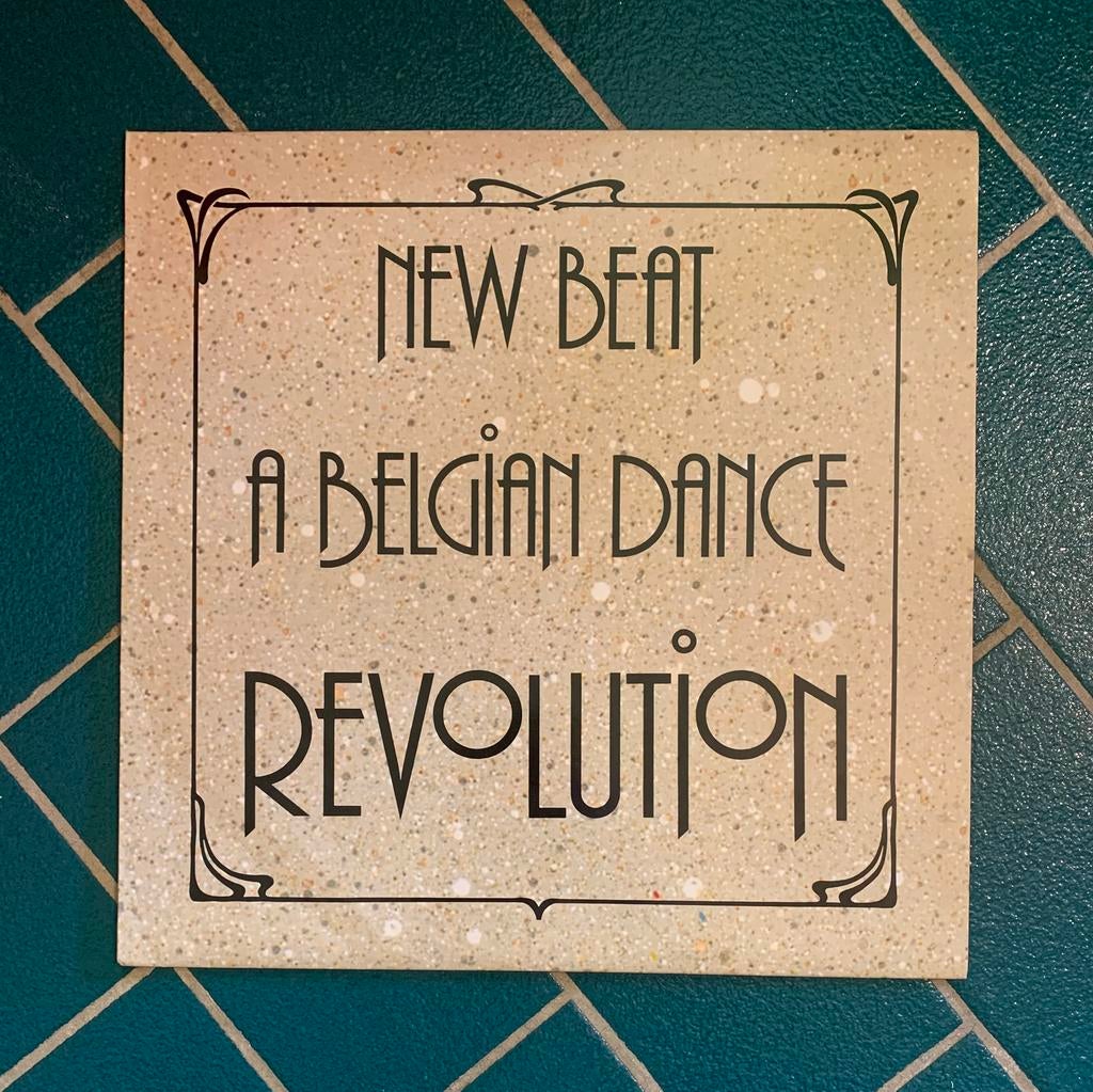 New Beat, A Belgian Dance Revolution - LP Compilation vinyle, CD & DVD, Vinyles | Dance & House, Compilation, Avec pochette intérieure