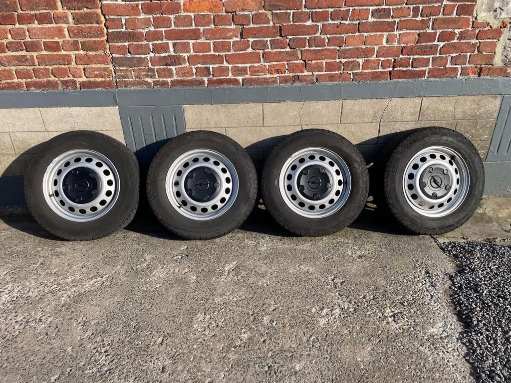 Jantes et pneus hiver opel vivaro, Enlèvement, Pneus hiver, Pneu(s)