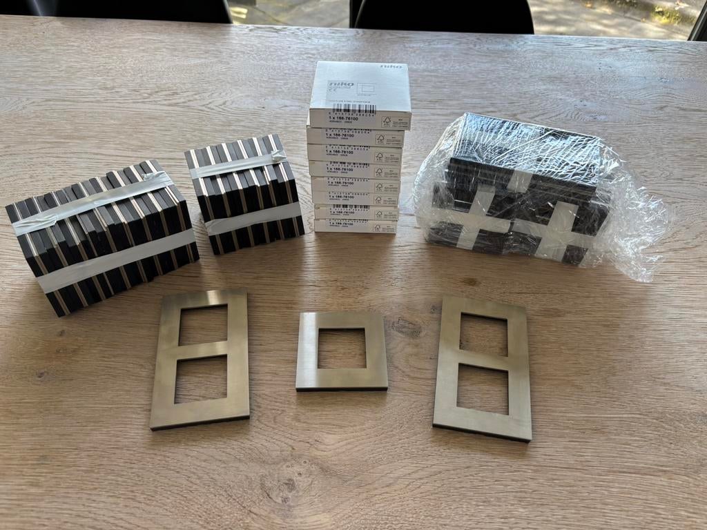 Niko Pure Stainless Steel afdekplaten - topstaat!, Ophalen of Verzenden, Zo goed als nieuw