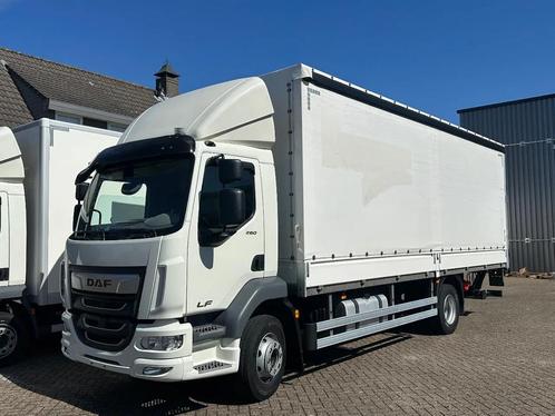 DAF LF 260 LF260.16 EURO6. 2022. Schuifzeil bakwagen met Laa, Auto's, Vrachtwagens, DAF, Diesel, Euro 6, Automaat, Achterwielaandrijving