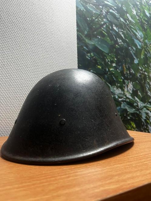 Nederlandse m40c helm, WW2 origineel., Collections, Objets militaires | Seconde Guerre mondiale, Armée de terre, Enlèvement ou Envoi