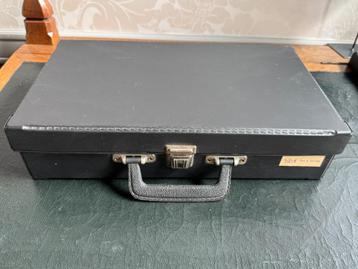 Muziekkoffer + 28 muziekcassettes, CD & DVD, Cassettes audio, Enlèvement ou Envoi, 26 cassettes audio ou plus, Pré-enregistrées