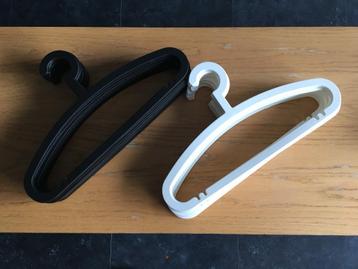 Kapstokken 8 zwarte - 7 witte beschikbaar voor biedingen