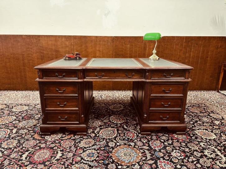 Klassiek Engels Chesterfield Bureau, Antiek en Kunst, Antiek | Kantoor en Zakelijk, Ophalen of Verzenden