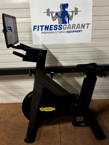 Technogym Upright Bike Interactive Live 22 inch Hometrainer beschikbaar voor biedingen