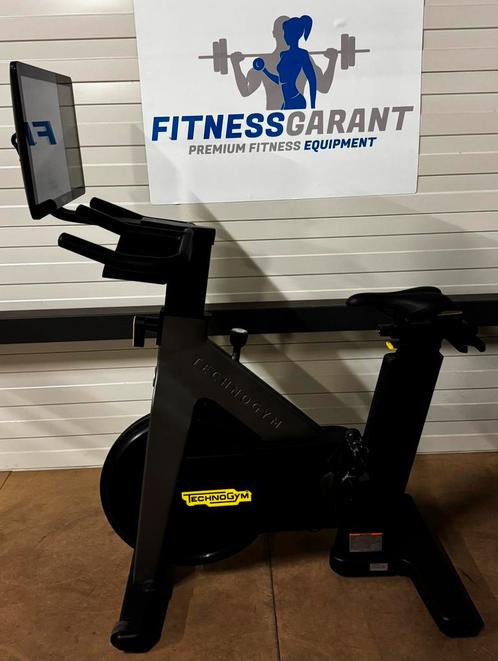 Technogym Upright Bike Interactive Live 22 inch Hometrainer, Sport en Fitness, Fitnessmaterialen, Ophalen