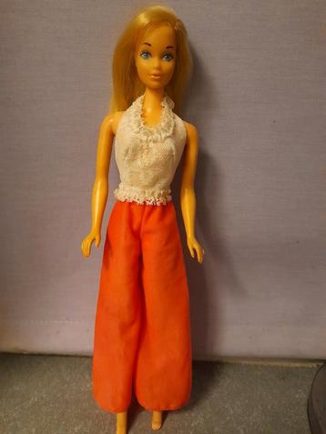 Barbie pop jaren 70 met leuke outfit beschikbaar voor biedingen