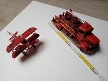 brandweerwagen vliegtuig vazen asbak kistjes, lantaarn beschikbaar voor biedingen