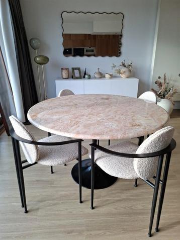 De 4 vintage stoelen zijn van merk Belgo beschikbaar voor biedingen