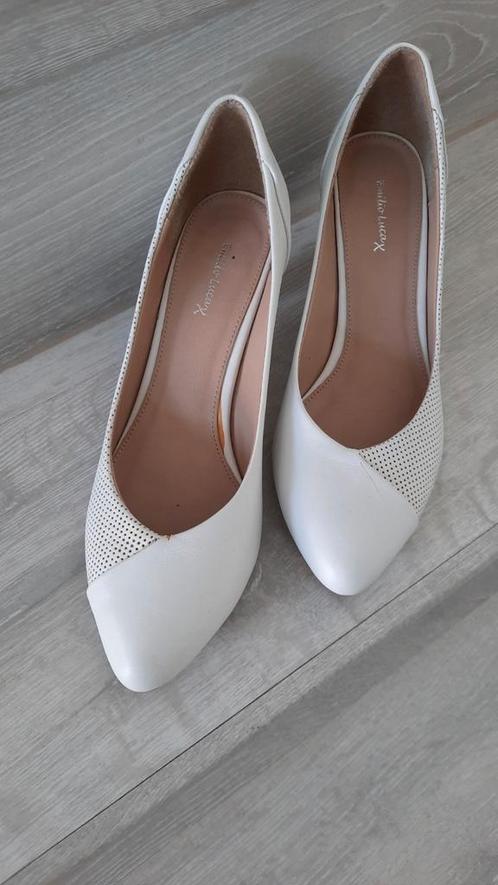 Escarpins blancs neufs taille 38, Vêtements | Femmes, Chaussures, Neuf, Escarpins, Blanc, Enlèvement