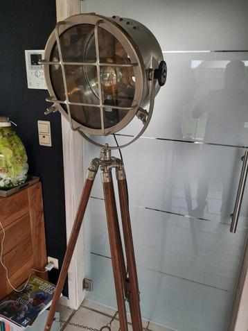 Staande duikers lamp en lampedaire Lucide beschikbaar voor biedingen