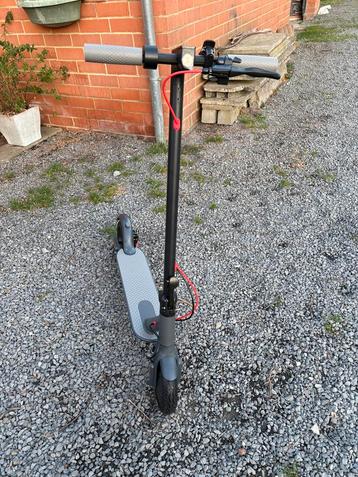 Trottinette Nissan électrique  beschikbaar voor biedingen
