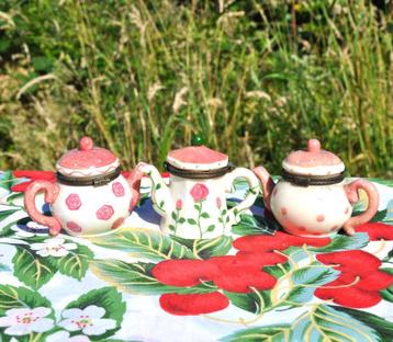 3 mini cafetière style boite a pilule, Enlèvement ou Envoi