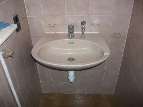 lavabo beige porselein met aparte regenwaterkraan, Doe-het-zelf en Bouw, Sanitair, Zo goed als nieuw, Wastafel, Ophalen