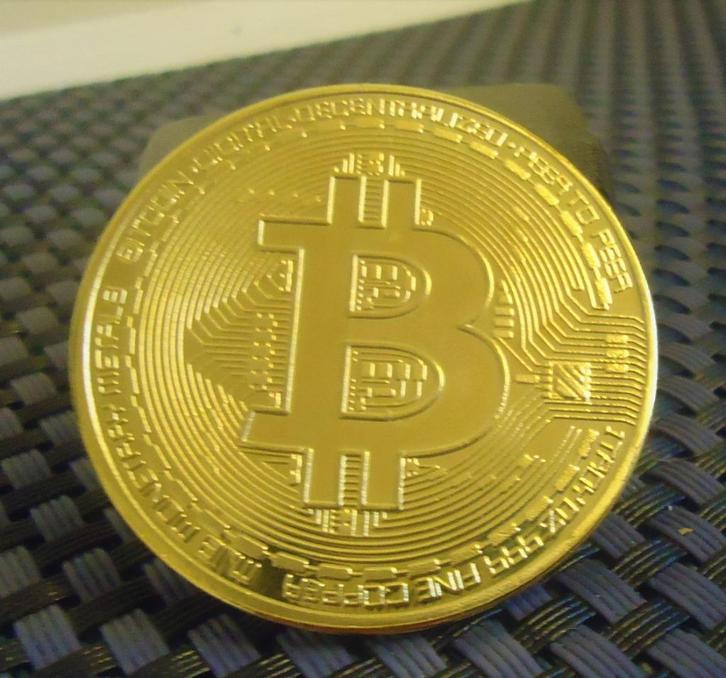 Bitcoin Munt metaal goud verguld ✨😎💑🤑🎁🤗, Postzegels en Munten, Penningen en Medailles, Overige materialen, Ophalen of Verzenden