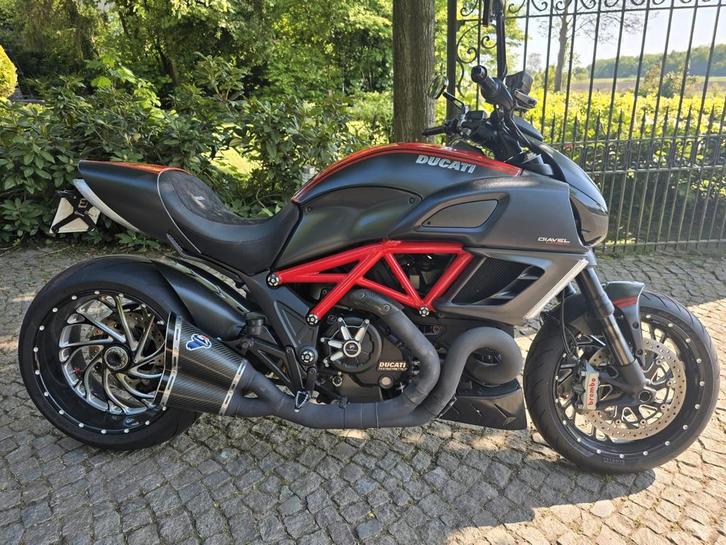 Mooie Ducati Diavel Carbon te koop, Motoren, Motoren | Ducati, Particulier, Ophalen