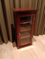 Kastje. Met glazen deur. 1m20 hoog 57cm breed. 33 dm diep, Huis en Inrichting, Kasten | Vitrinekasten, Ophalen