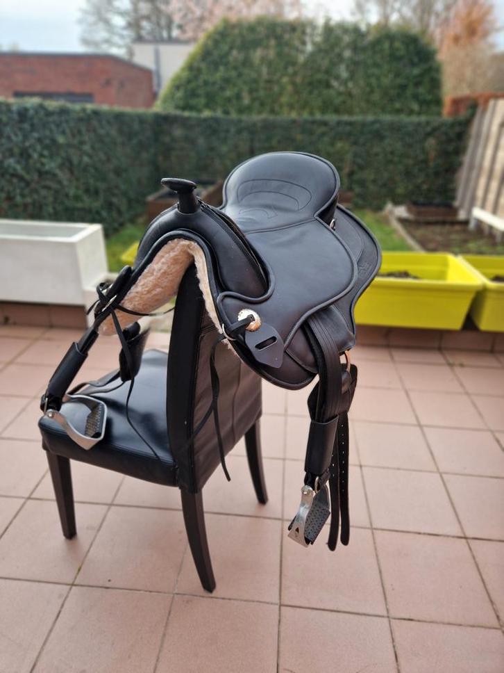 Barefoot western zadel , uitstekende staat -> amper gebruikt, Dieren en Toebehoren, Paarden en Pony's | Zadels, Western, Ophalen