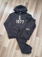 Essentials Tracksuit 1977, Maat 48/50 (M), Zwart, Overige typen, Nieuw