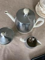 Thee set met isolerende theepot, melkpot en suikerpot, Ophalen