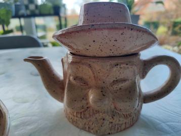 Decoratieve theeset beschikbaar voor biedingen