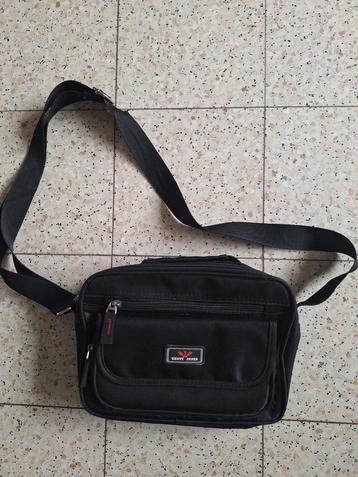 Mannen handtas. beschikbaar voor biedingen