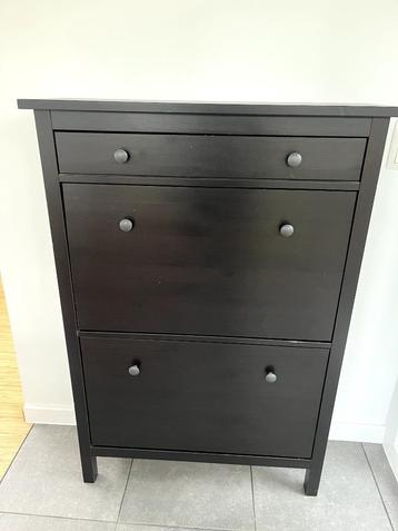 Wandkast voor schoenen beschikbaar voor biedingen