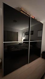 Zwarte kleerkast met 2 schuifdeuren. Goede staat, Huis en Inrichting, Ophalen, 200 cm of meer, Zo goed als nieuw, 50 tot 75 cm