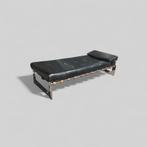 Daybed Gilles Bouchez voor Airborne, Ophalen