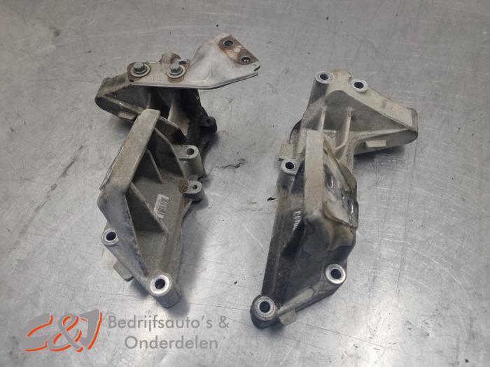 Motorsteun van een Iveco New Daily, Auto-onderdelen, Ophanging en Onderstel, Overige automerken, Gebruikt, 3 maanden garantie