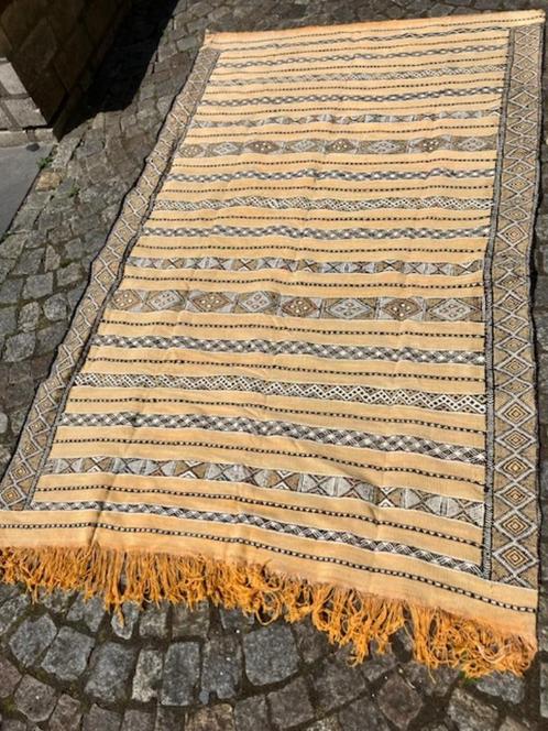 MOOI MAROKKAANS WANDTAPIJT HANDGEMAAKT 13O OP 210 CM, Antiek en Kunst, Antiek | Tapijten, Tafelkleden en Textiel, Ophalen of Verzenden