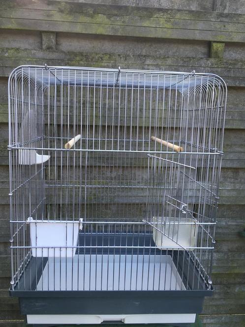 GROTE ZILVEREN VOGELKOOI VOOR VALKPARKIET NU 50 EURO, Animaux & Accessoires, Oiseaux | Cages & Volières, Comme neuf, Cage à oiseaux