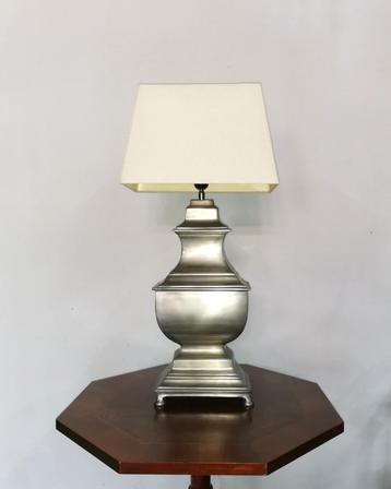 Nieuwe grote Tinnen tafellamp met kap H 72cm B 36 beschikbaar voor biedingen