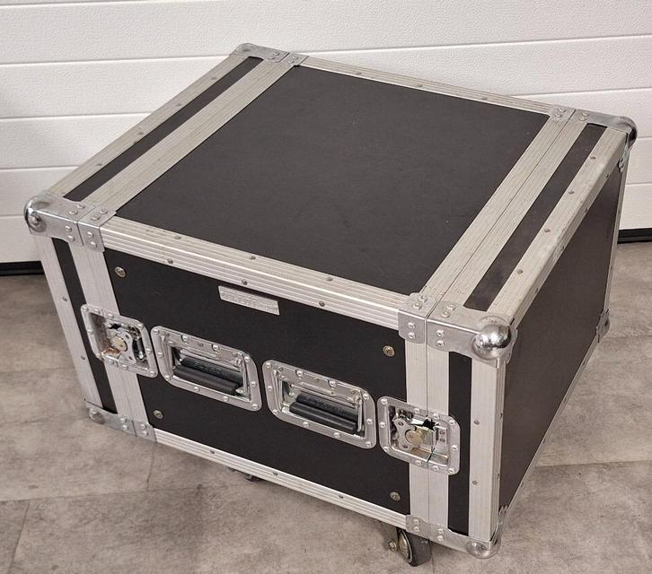 Behringer Eurolive pro versterkers flightcase, Muziek en Instrumenten, Versterkers | Keyboard, Monitor en PA, Gebruikt, P.A., 1000 watt of meer