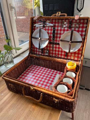 Vintage picknick mand  beschikbaar voor biedingen