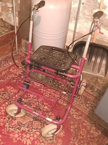 ROLLATOR beschikbaar voor biedingen