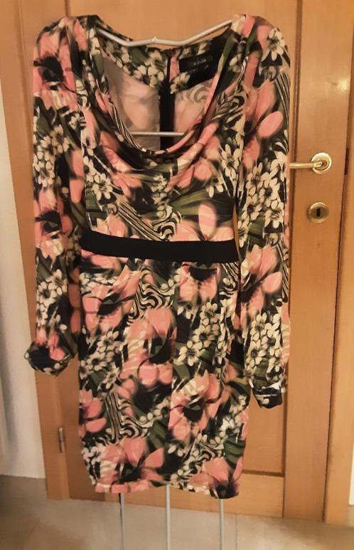 Speciaal gevoerd kleed maat Medium *Mina Uk* Perfecte staat, Kleding | Dames, Jurken, Zo goed als nieuw, Maat 38/40 (M), Overige kleuren