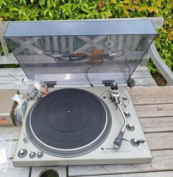 Uniek mooie Technics SL1300 met Shure element beschikbaar voor biedingen