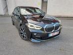 BMW 118i van 28/03/2024 met 30.000 km, Auto's, 1 Reeks, Zwart, Leder, 5 deurs