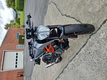 Ktm duke 125CC Autorijbewijs  beschikbaar voor biedingen