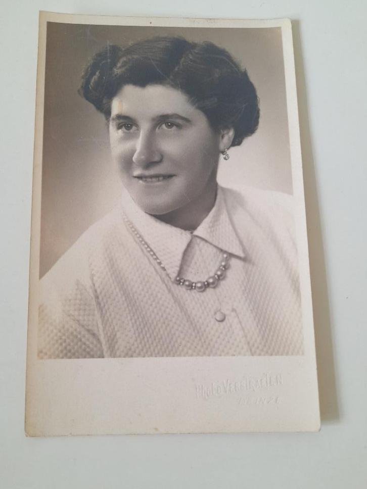 Postkaart - portret vrouw,  1930, Verzamelen, Postkaarten | Themakaarten, Ongelopen, 1920 tot 1940, Ophalen of Verzenden