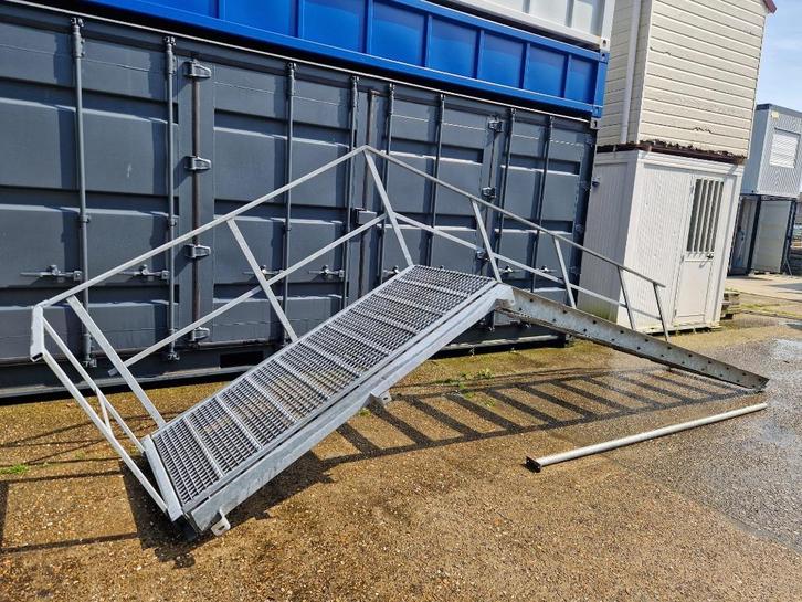 Gegalvaniseerde bordestrap / container en kantoorunit trap, Doe-het-zelf en Bouw, Ladders en Trappen, Gebruikt, Trap, 2 tot 4 meter